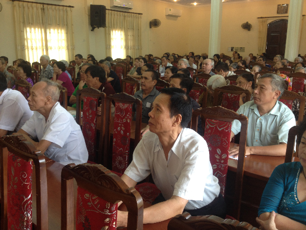 Các thành viên hội người cao tuổi quận Cầu Giấy rất hào hứng với buổi hội thảo