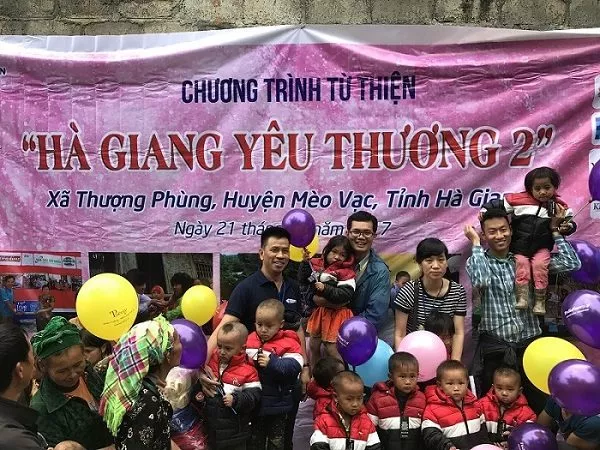 Tặng quà những em nhỏ nơi khí hậu khắc nghiệt
