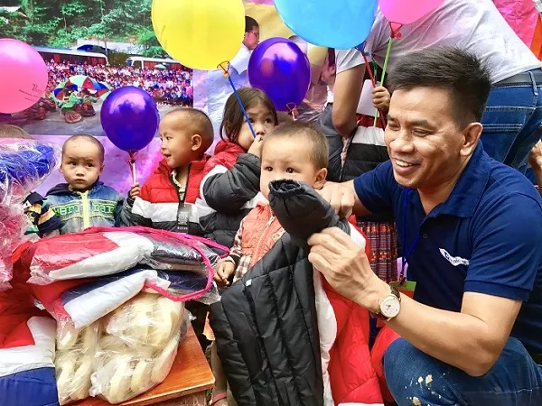 Niềm vui của người chia sẻ và người được chia sẻ